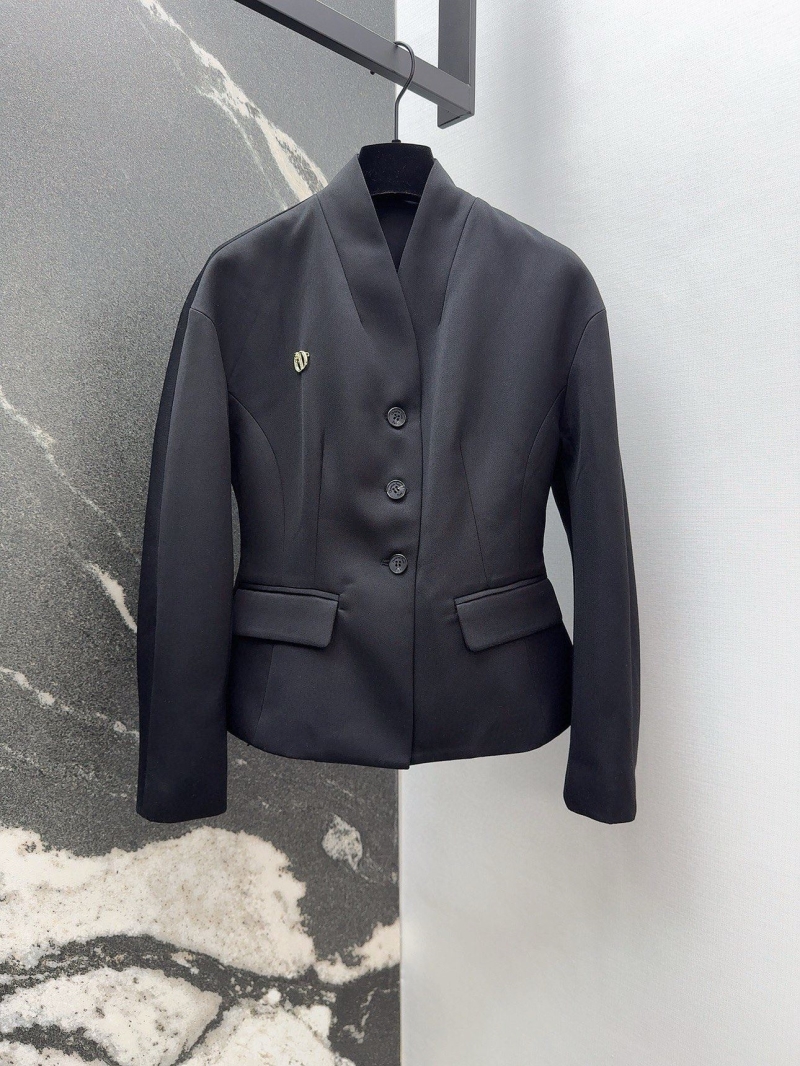 chr1st1an D10r outwear